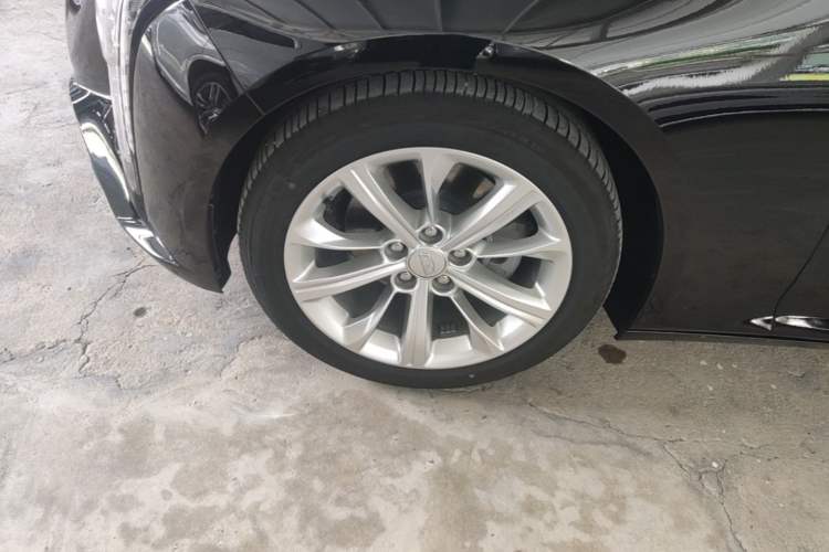 Used Cadillac CT5 2024 28T Luxury Pro Trim Left Front Wheel Hub