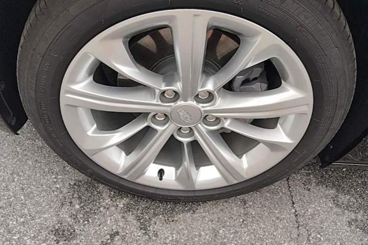 Used Cadillac CT5 2024 28T Luxury Pro Trim Left Front Wheel Hub