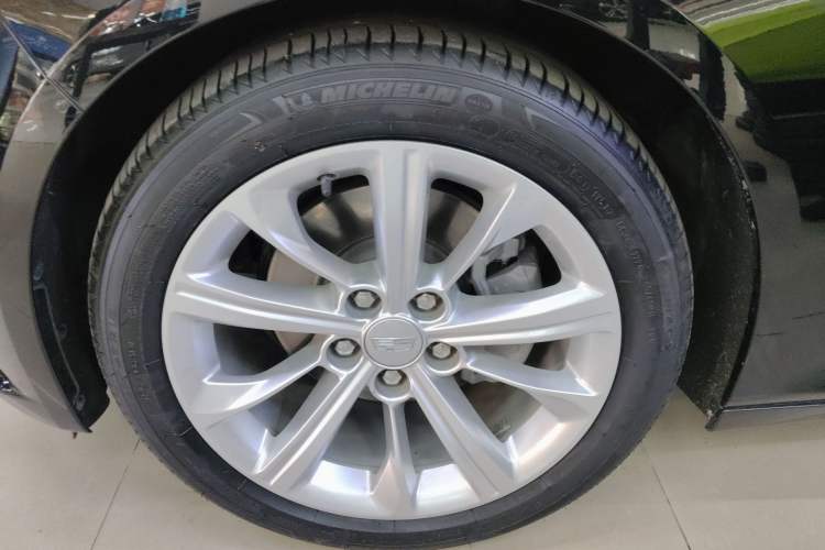 Used Cadillac CT5 2024 28T Luxury Pro Trim Left Front Wheel Hub