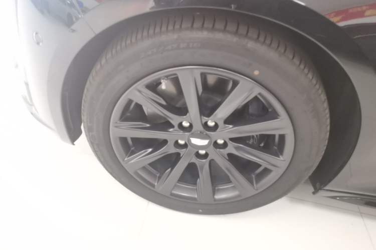 Used Cadillac CT5 2024 28T Prestige Edition Left Front Wheel Hub