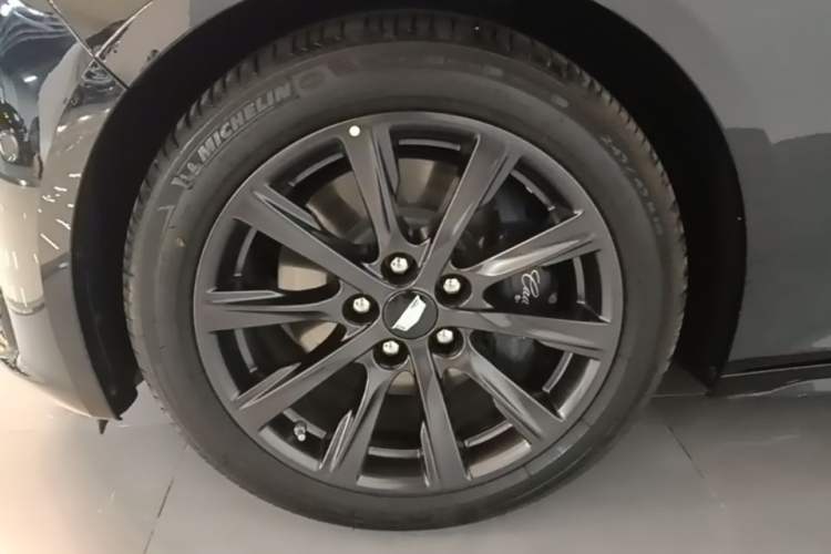 Used Cadillac CT5 2024 28T Prestige Edition Left Front Wheel Hub