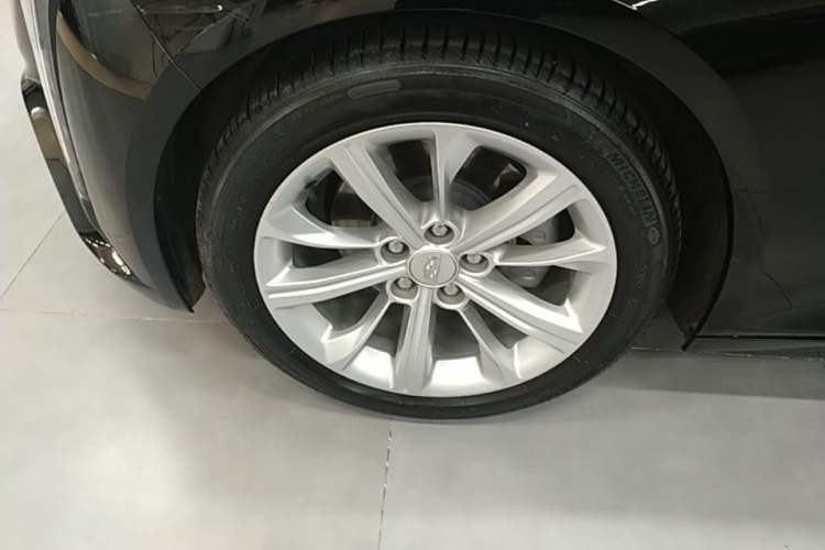 Used Cadillac CT5 2024 28T Luxury Pro Trim Left Front Wheel Hub