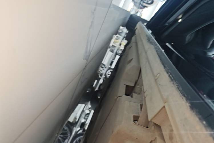 Used Cadillac CT5 2024 28T Prestige Edition Left Side Sill