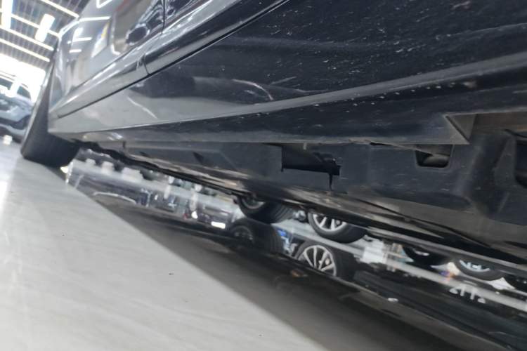 Used Cadillac CT5 2024 28T Luxury Pro Trim Left Side Sill