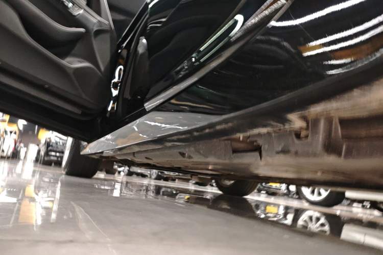 Used Cadillac CT5 2024 28T Luxury Pro Trim Left Side Sill