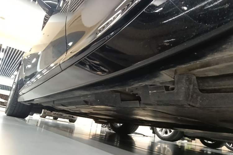 Used Cadillac CT5 2024 28T Luxury Pro Trim Left Side Sill