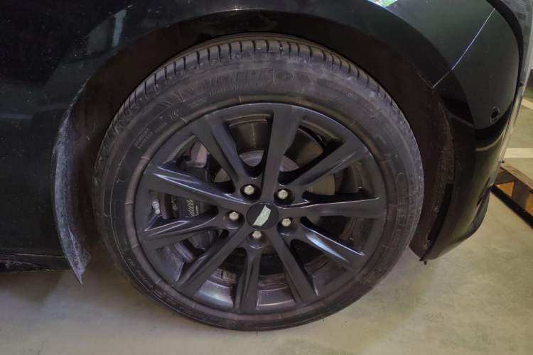 Used Cadillac CT5 2024 28T Prestige Edition Right Front Wheel Hub