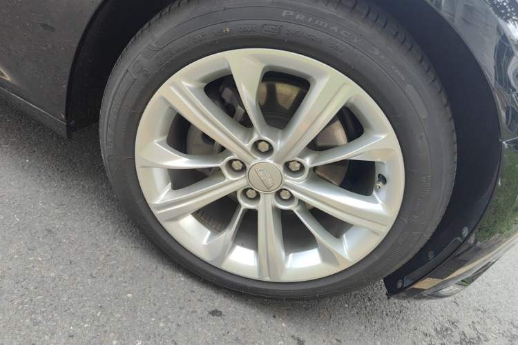 Used Cadillac CT5 2024 28T Luxury Pro Trim Right Front Wheel Hub