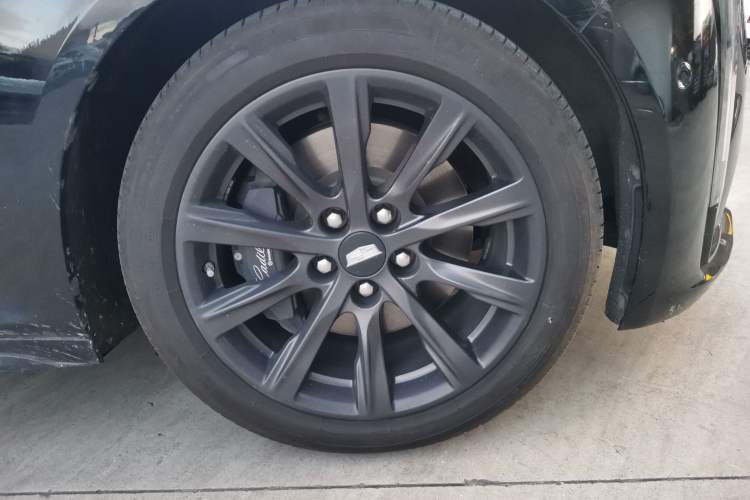 Used Cadillac CT5 2024 28T Prestige Edition Right Front Wheel Hub