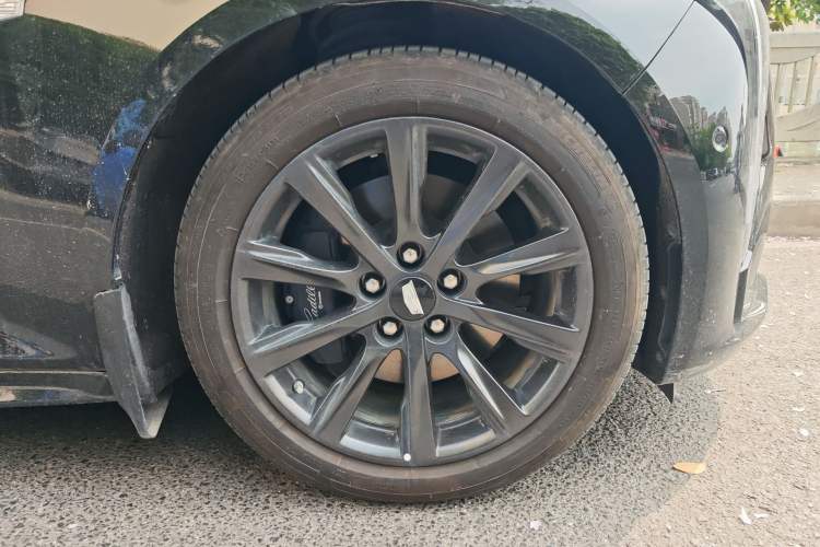 Used Cadillac CT5 2024 28T Prestige Edition Right Front Wheel Hub