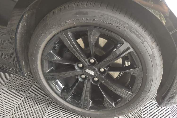 Used Cadillac CT5 2024 28T Luxury Pro Trim Right Front Wheel Hub