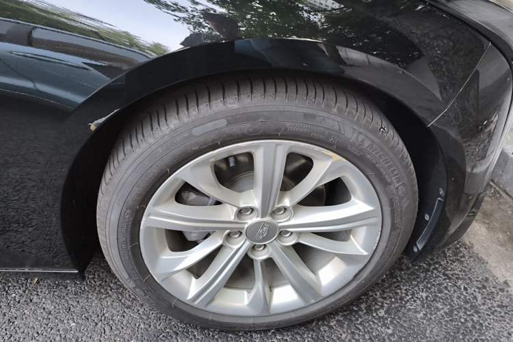 Used Cadillac CT5 2024 28T Luxury Pro Trim Right Front Wheel Hub