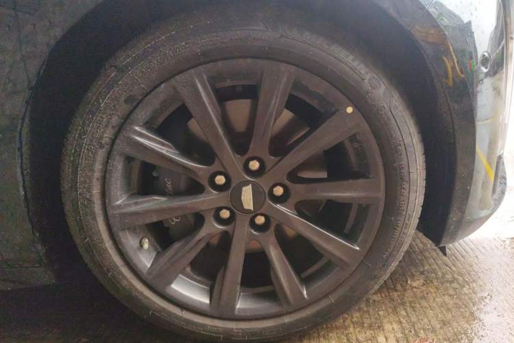 Used Cadillac CT5 2024 28T Prestige Edition Right Front Wheel Hub