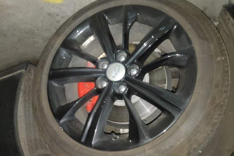 Used Cadillac CT5 2024 28T Luxury Pro Trim Right Front Wheel Hub