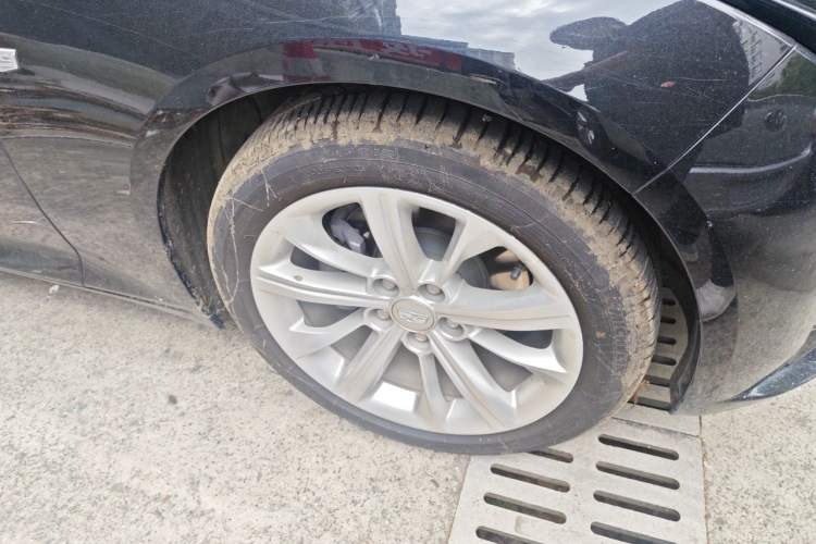 Used Cadillac CT5 2024 28T Luxury Pro Trim Right Front Wheel Hub
