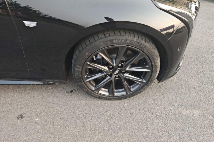 Used Cadillac CT5 2024 28T Platinum Edition Right Front Wheel Hub