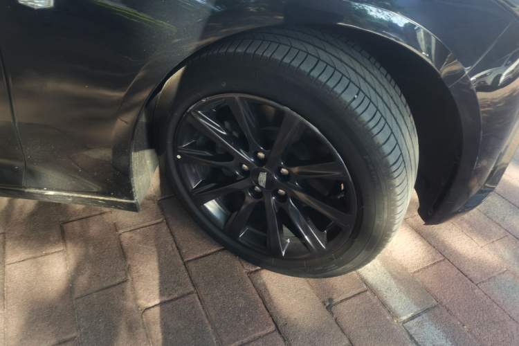 Used Cadillac CT5 2024 28T Luxury Pro Trim Right Front Wheel Hub