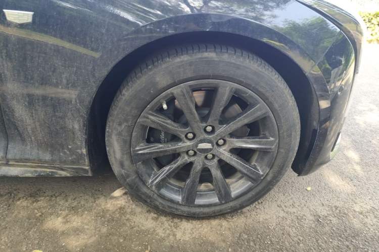 Used Cadillac CT5 2024 28T Prestige Edition Right Front Wheel Hub