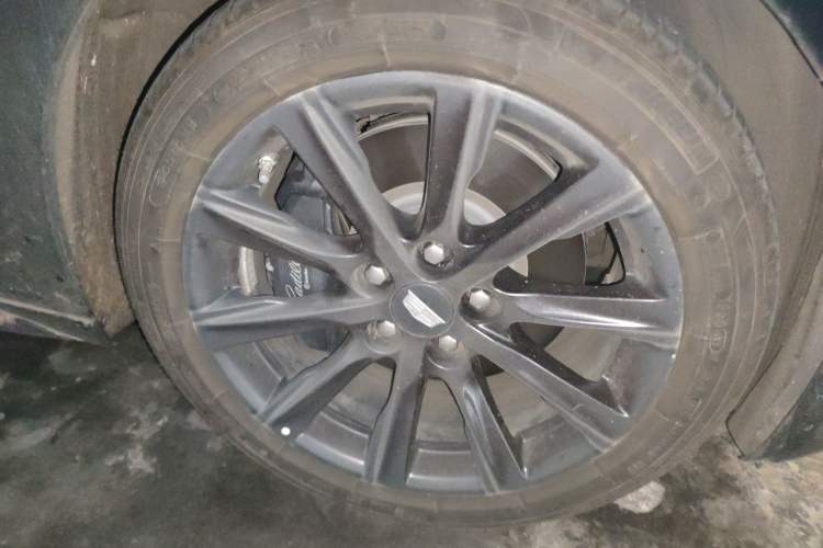 Used Cadillac CT5 2024 28T Prestige Edition Right Front Wheel Hub