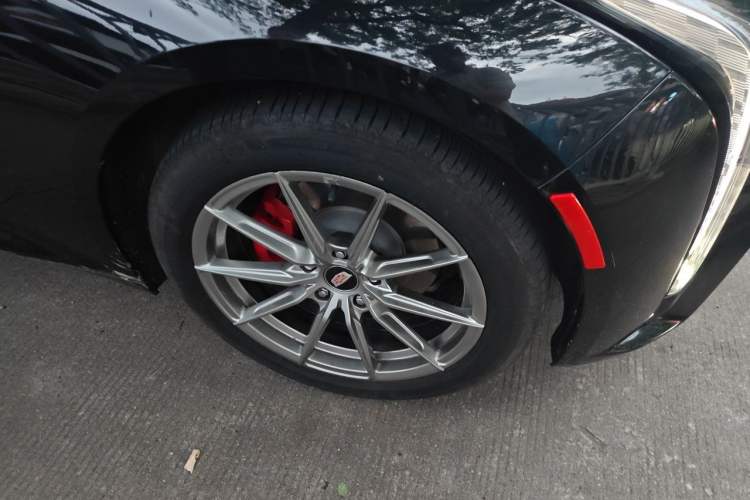 Used Cadillac CT5 2024 28T Luxury Pro Trim Right Front Wheel Hub