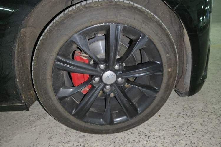 Used Cadillac CT5 2024 28T Luxury Pro Trim Right Front Wheel Hub