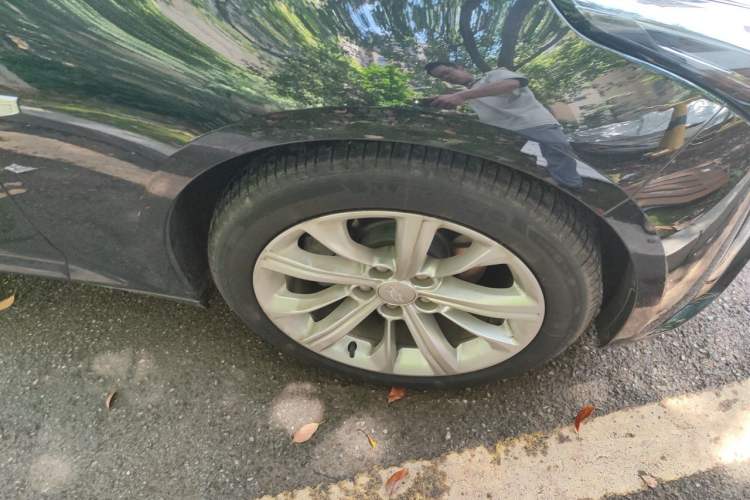 Used Cadillac CT5 2024 28T Luxury Pro Trim Right Front Wheel Hub