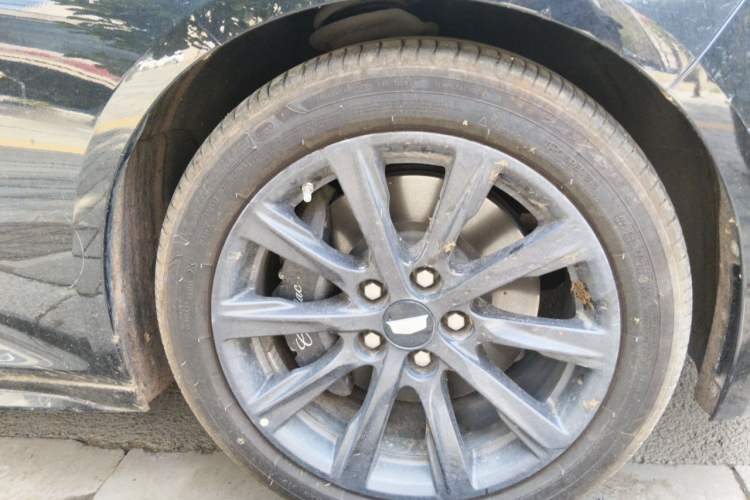 Used Cadillac CT5 2024 28T Prestige Edition Right Front Wheel Hub