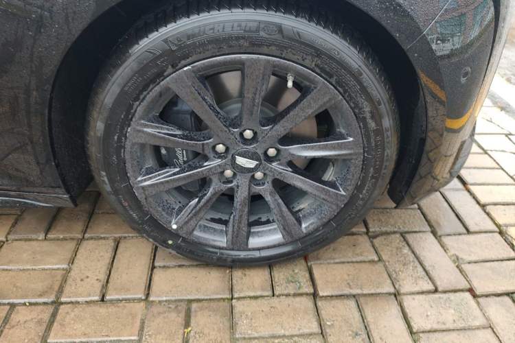 Used Cadillac CT5 2024 28T Prestige Edition Right Front Wheel Hub