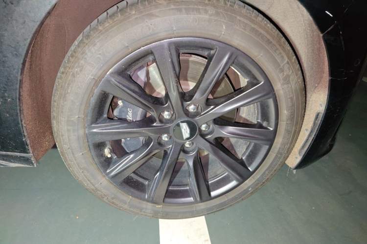 Used Cadillac CT5 2024 28T Prestige Edition Right Front Wheel Hub