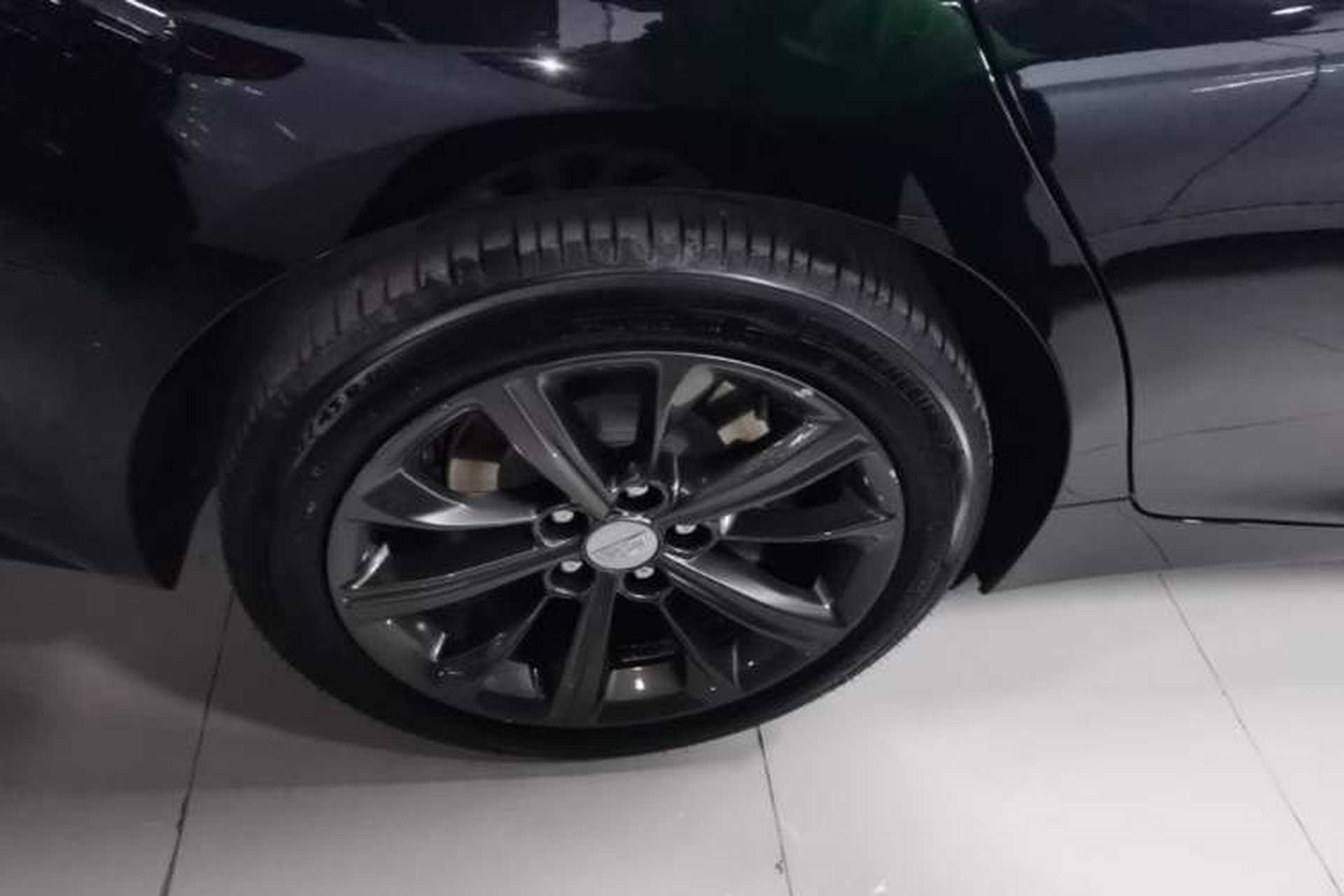 Used Cadillac CT5 2024 28T Luxury Pro Trim Right Rear Wheel Hub
