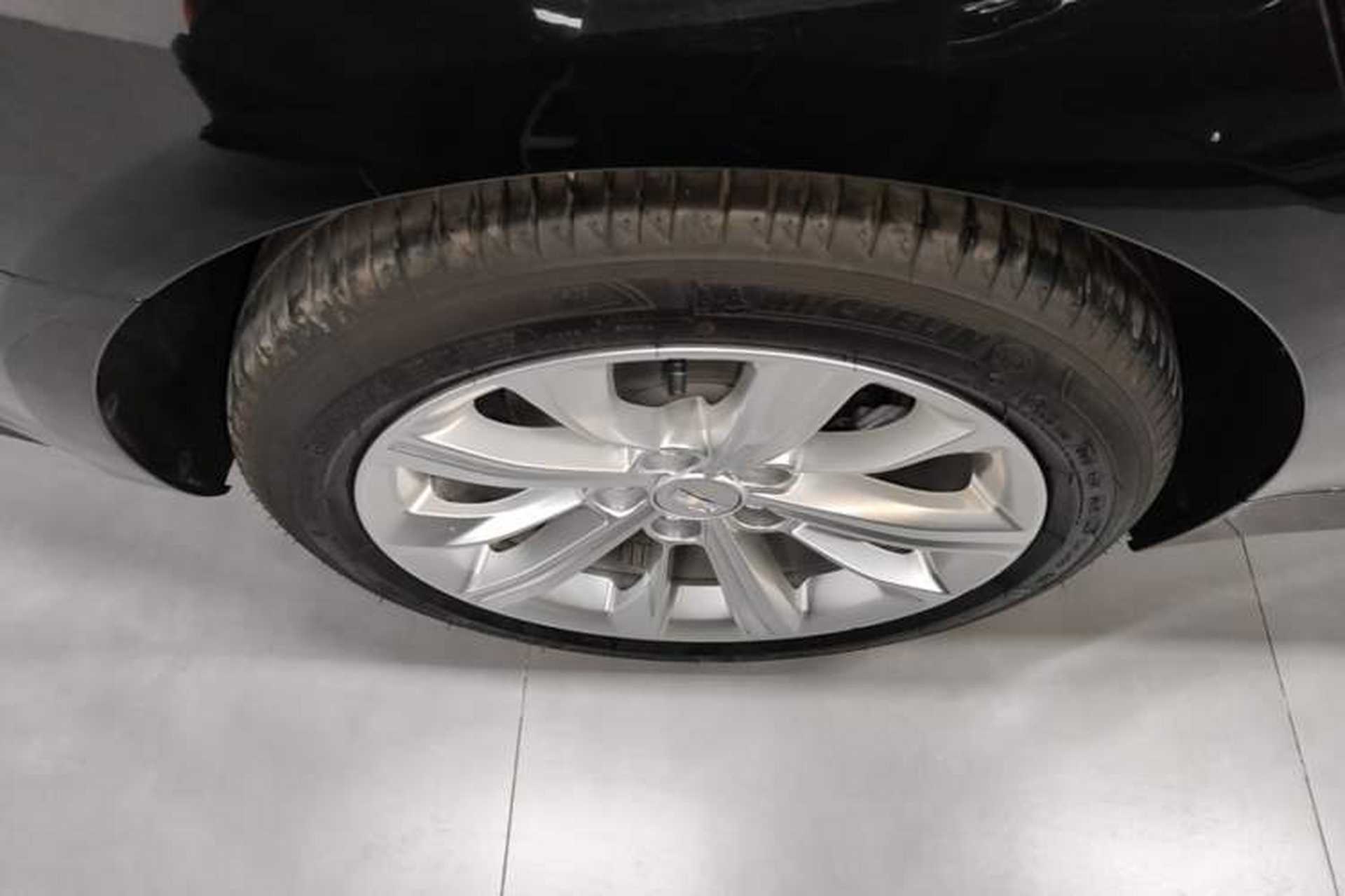 Used Cadillac CT5 2024 28T Luxury Pro Trim Right Rear Wheel Hub