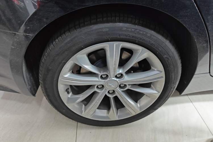 Used Cadillac CT5 2024 28T Luxury Pro Trim Right Rear Wheel Hub