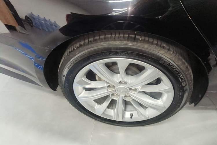 Used Cadillac CT5 2024 28T Luxury Pro Trim Right Rear Wheel Hub