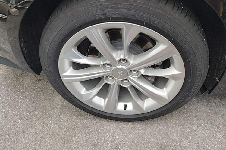 Used Cadillac CT5 2024 28T Luxury Pro Trim Right Rear Wheel Hub