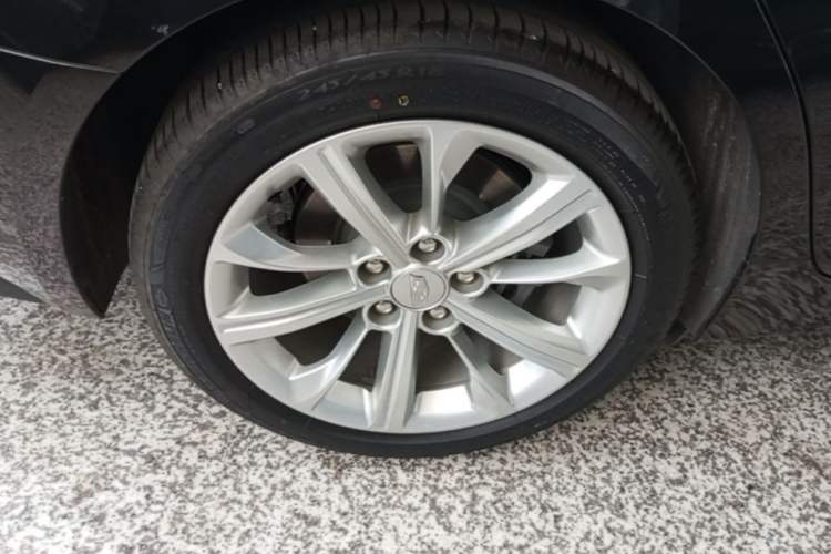 Used Cadillac CT5 2024 28T Luxury Pro Trim Right Rear Wheel Hub