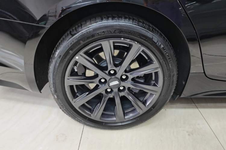 Used Cadillac CT5 2024 28T Prestige Edition Right Rear Wheel Hub