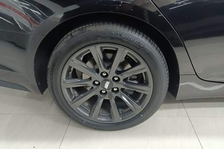 Used Cadillac CT5 2024 28T Luxury Pro Trim Right Rear Wheel Hub