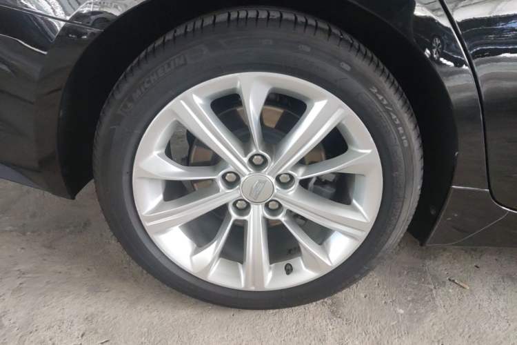 Used Cadillac CT5 2024 28T Luxury Pro Trim Right Rear Wheel Hub