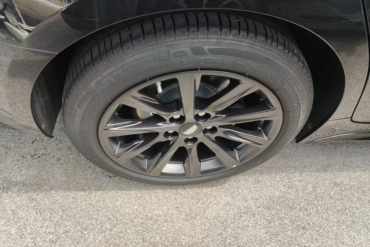 Used Cadillac CT5 2024 28T Prestige Edition Right Rear Wheel Hub