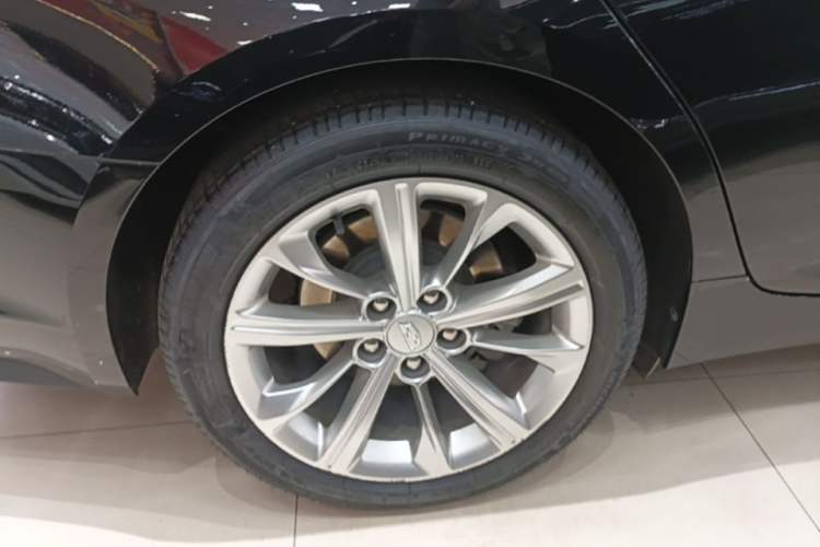 Used Cadillac CT5 2024 28T Luxury Pro Trim Right Rear Wheel Hub