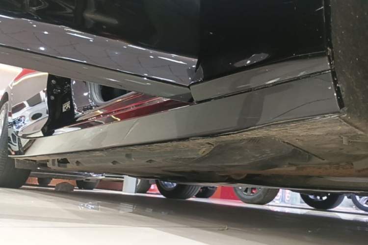Used Cadillac CT5 2024 28T Luxury Pro Trim Right Side Sill