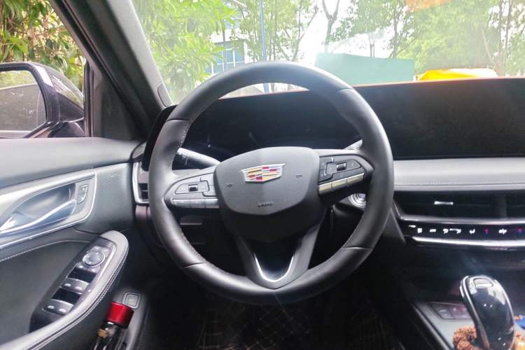 Used Cadillac CT5 2024 28T Luxury Pro Trim Steering Wheel