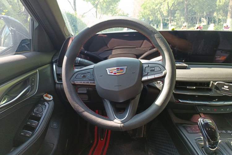 Used Cadillac CT5 2024 28T Luxury Pro Trim Steering Wheel