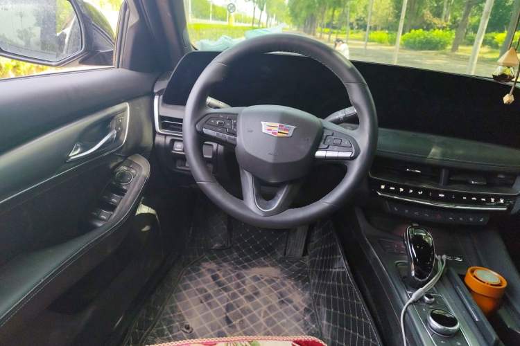Used Cadillac CT5 2024 28T Prestige Edition Steering Wheel