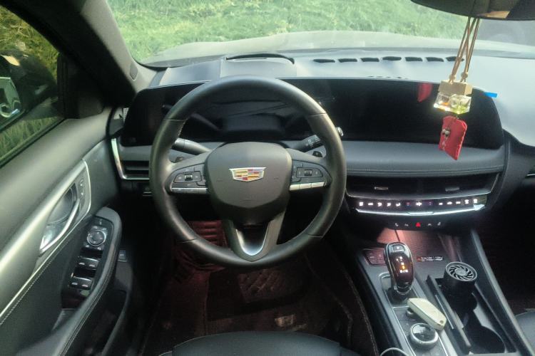 Used Cadillac CT5 2024 28T Luxury Pro Trim Steering Wheel