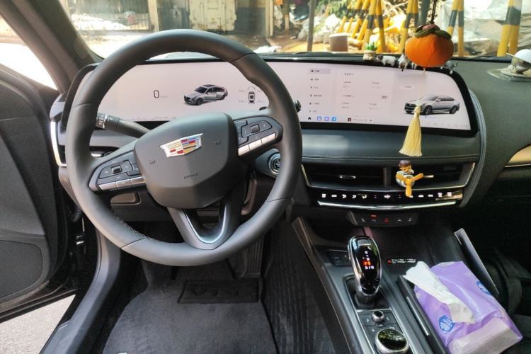 Used Cadillac CT5 2024 28T Luxury Pro Trim Steering Wheel