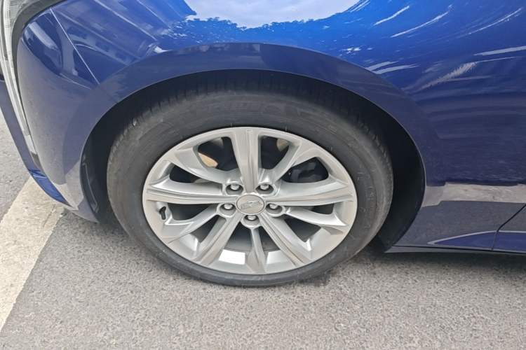Used Cadillac CT5 2024 28T Luxury Pro Trim Left Front Wheel Hub