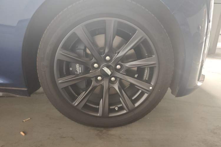 Used Cadillac CT5 2024 28T Prestige Edition Right Front Wheel Hub
