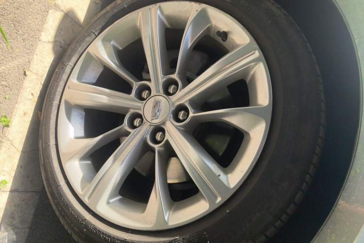 Used Cadillac CT5 2024 28T Luxury Pro Trim Right Front Wheel Hub