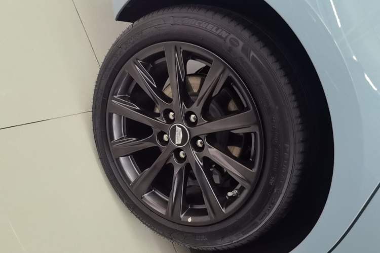 Used Cadillac CT5 2024 28T Prestige Edition Right Rear Wheel Hub